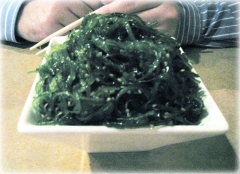Huge Seaweed Salad from Fuji 1546 https://manfuel.wordpress.com